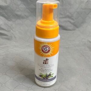 Ultra Fresh Dog No-Rinse Deodorizing Foam for Dogs in Juniper Mint Scent Natural